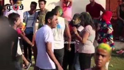 بالفيديو.. «شاب» يرقص مثل الفتيات بفيلا «رفاهيا»