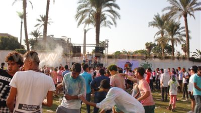 بالفيديو والصور.. رقص مختلط على أغاني مهرجان «ازعرينا»