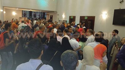 بالصور.. إقبال كبير على مسرح السلام مع بدء عرض مسرحية «غيبوبة»