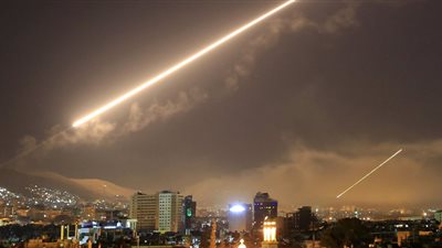 الدفاعات الجوية السورية تتصدى لأجسام مجهولة اخترقت الأجواء غربي دمشق