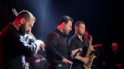 عاصي الحلاني ينشر صورا جديدة من حفله في بيروت