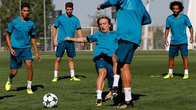 بالصور.. ريـال مدريد يختتم تدريباته استعدادا للقاء أبويل بدوري الأبطال