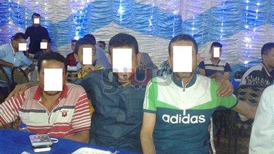 أهالي 34 عزبة في الفيوم يحاربون تكاليف الزواج بـ «القعدة»