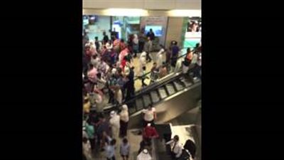 بالفيديو.. مشاجرة عنيفة بين متسوقين بمركز تجاري شهير فى الكويت