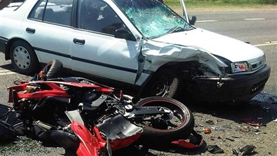 إصابة شخصين في حادث تصادم سيارة مجلس مدينة دمياط بدراجة بخارية