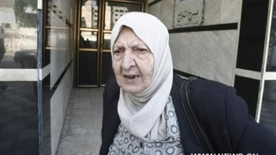 خديجة عرفات.. عجوز الثورة المدافعة بروحها عن قضية فلسطين (صور)