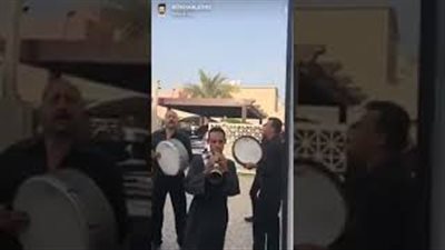 شاهد كيف احتفل مصري بحصوله على الجنسية الكويتية (فيديو)