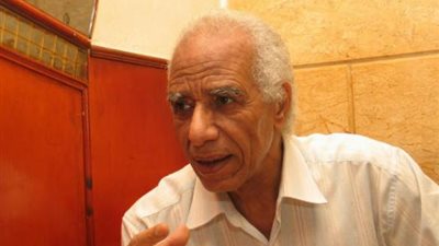 حسن طلب يحصل على خمسة جنيهات مقابل قصيدة «بروميثيوس عجوزا»