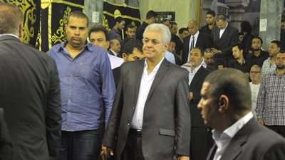 بالفيديو.. «حمدين صباحي» و«جورج إسحاق» يصلان عزاء «خالد صالح»
