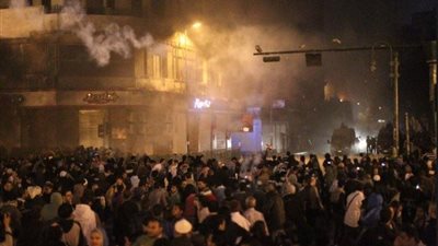 اشتباكات بين قوات الأمن والمتظاهرين بـ