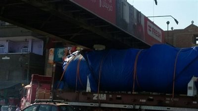 سيارة نقل تصطدم بكوبري «ميت نما» وتوقف الحركة المرورية