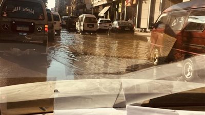 الصرف الصحي يغرق شارع البيطاش بالعجمي  (صور)