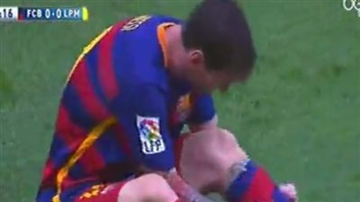 بالفيديو.. ميسى يغادر مباراة  لاس بالماس مصابا بعد مرور 9 دقائق