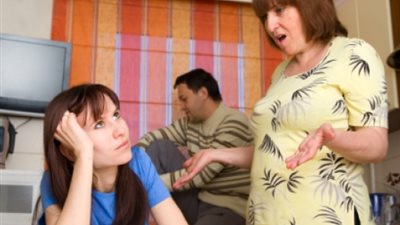 الزواج فى بيت العائلة يؤثر على العلاقة الحميمة