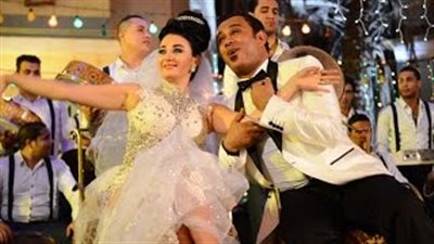 بالفيديو.. «صافينار» ترقص بفستان زفاف في إعلان جديد لـ «عمر وسلوي»