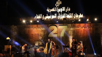 فرقة إيكال انسامبل المكسيكية ترقص على مسرح القلعة (فيديو وصور)