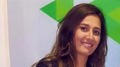 حلا شيحة تكشف حقيقة علاقتها بابنة خيرت الشاطر