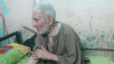 عجوز المطرية يرفض دار المسنين.. ووزيرة التضامن تأمر بتجديد مسكنه