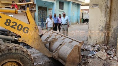 بالصور.. حملة نظافة مكبرة لرفع القمامة بدسوق ثالث أيام العيد