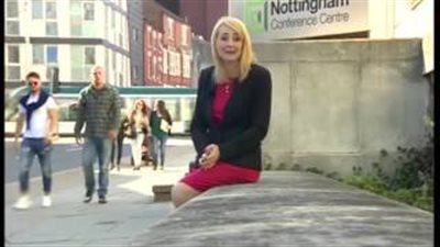 بالفيديو.. مذيعة تتعرض للمعاكسة أثناء تصوير تقرير عن التحرش الجنسى