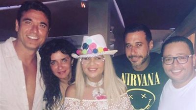 أحمد عز وهند صبري وغادة عادل يقضون إجازتهم بالساحل الشمالي (صور)