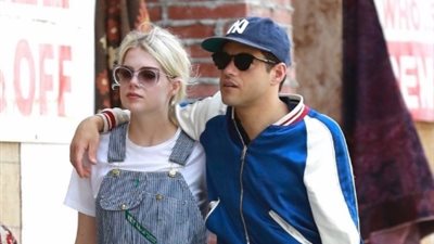 رامي مالك يقبل حبيبته لوسي بوينتون أثناء موعد غداء في هوليوود (صور)