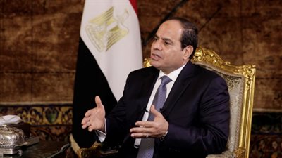 السيسي يقدم الشباب لإزاحة الستار عن مشروع قناطر أسيوط الجديدة