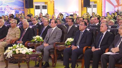 السيسي يفتتح قناطر أسيوط الجديدة.. تدشين 25 بئرا جوفية بالوادي الجديد.. عرفان: نضرب بيد من حديد على أيادي الفاسدين.. الري: تنفيذ 930 مشروعا بالصعيد.. وشاكر: نسعى لاستغلال كل قطرة مياه في توليد الطاقة