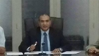 رئيس مركز أبو قرقاص بالمنيا يتابع أعمال رصف طريق قرى الغروب