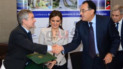 سحر نصر توقع اتفاقا مع بنك الاستثمار الأوروبي لتمويل مشروع الصرف بكفر الشيخ