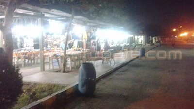 بالصور.. أزمة في الشمس بسبب أصحاب المحال