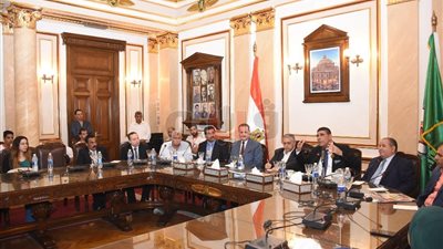 معسكر إعداد قادة المستقبل بجامعة القاهرة يواصل فعالياته بحوار مفتوح