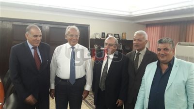 بالصور.. هشام الشريف يكرم 3 من رؤساء أحياء الإسكندرية