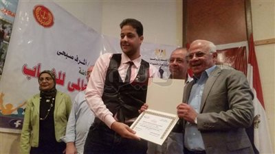 محافظ بورسعيد يكرم عددا من الشباب المتميزين في المجالات المختلفة