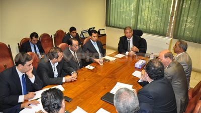 بالصور.. وزير الرياضة يبحث استعدادات تنس الطاولة للأولمبياد