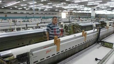 بالصور.. برنامج تدريبي لمعلمي النسيج داخل مصانع غزل المحلة