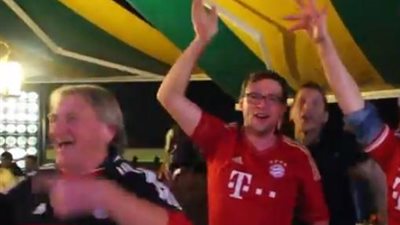 بالفيديو.. جمهور بايرن يرقص على أغانى فريق الرجاء