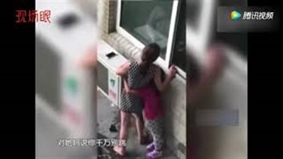 بالفيديو.. زوج خائن يعرض زوجته وابنته لمحاولة انتحار