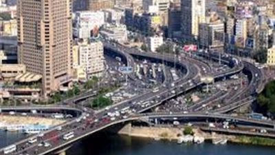 انتظام حركة السيارات وسط انتشار الخدمات الأمنية بطرق ومحاور القاهرة
