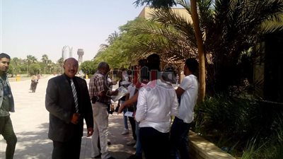 بالصور.. مدير أمن حلوان يتفقد الحرم الجامعي قبل بدء العام الدراسي