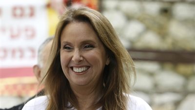 الشرطة الإسرائيلية تستجوب سيدة أعمال أمريكية في قضية رشوة