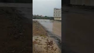 السيول تغمر منطقة سكنية بالسعودية (فيديو)