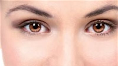 تعلمي طرق وضع المكياج المناسب للون عدسات العيون