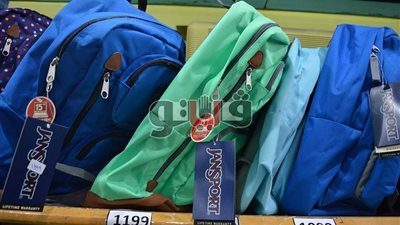 بالصور.. أسعار شنط المدارس من 25 إلى 1700 جنيه