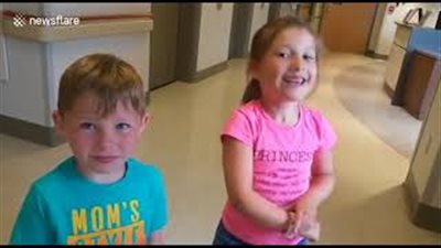 بالفيديو والصور.. خيبة أمل صبي علم بنوع مولود والدته