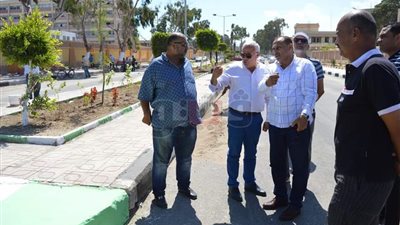 محافظ بورسعيد يتفقد أعمال التجميل بشارع القدس في بورفؤاد (صور)