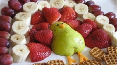 3 طرق تساعدك على تغذية طفلك بالفواكه