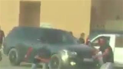 مشاجرة عنيفة بين 18 شخصًا في الكويت (فيديو)