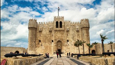 قلعة قايتباي بالإسكندرية تستقبل 20 ألف زائر خلال إجازة عيد الأضحى