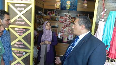 نائب محافظ القاهرة يتفقد تجهيزات سوق الزاوية الحمراء (صور)